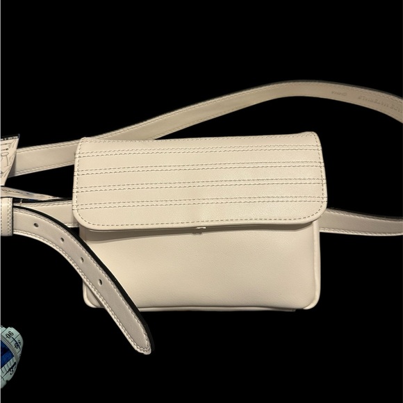 Anna & Ava White Crossbody Bag - Picture 2 of 6